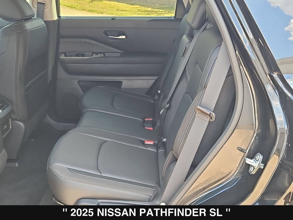 Used 2025 Nissan Pathfinder SL FWD image 17