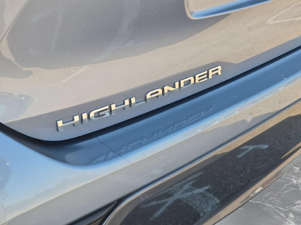 Used 2023 Toyota Highlander Limited AWD/4WD image 10