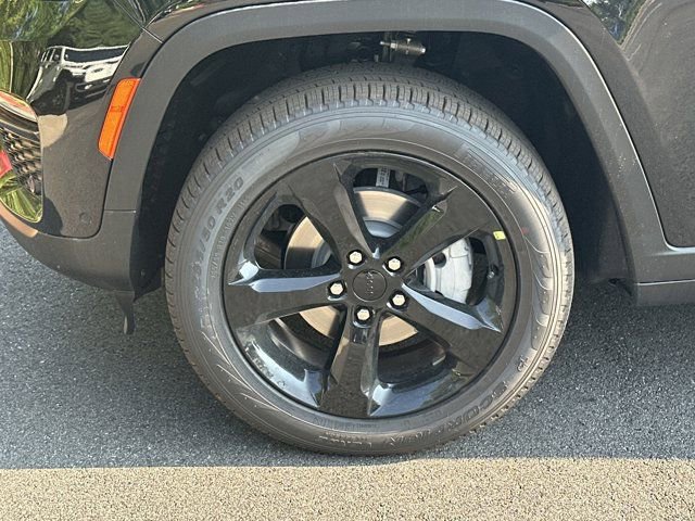 New 2025 Jeep Grand Cherokee Limited w/ Luxury Tech Group II image 11