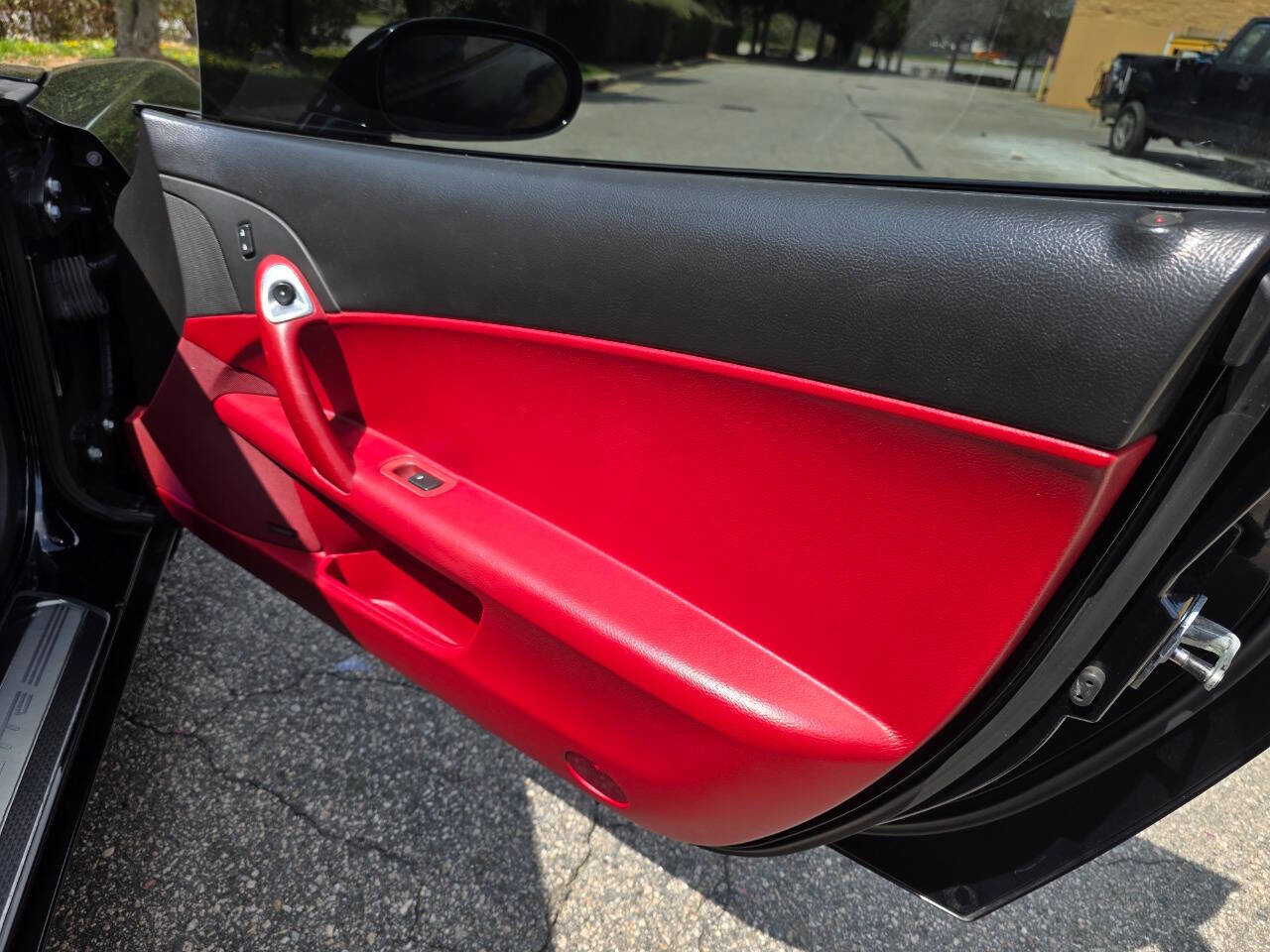 Used 2007 Chevrolet Corvette Convertible w/ Preferred Equipment Group image 24