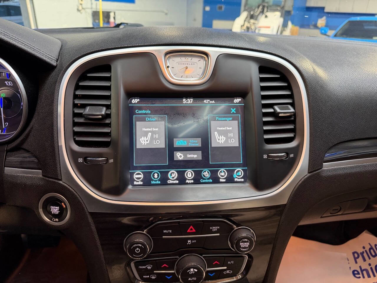 Used 2018 Chrysler 300 Touring L AWD/4WD image 25