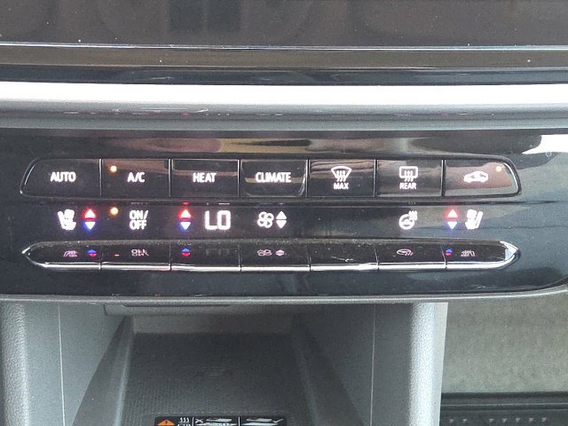 Used 2023 Chevrolet Bolt EUV Premier w/ Sun & Sound Package FWD image 29