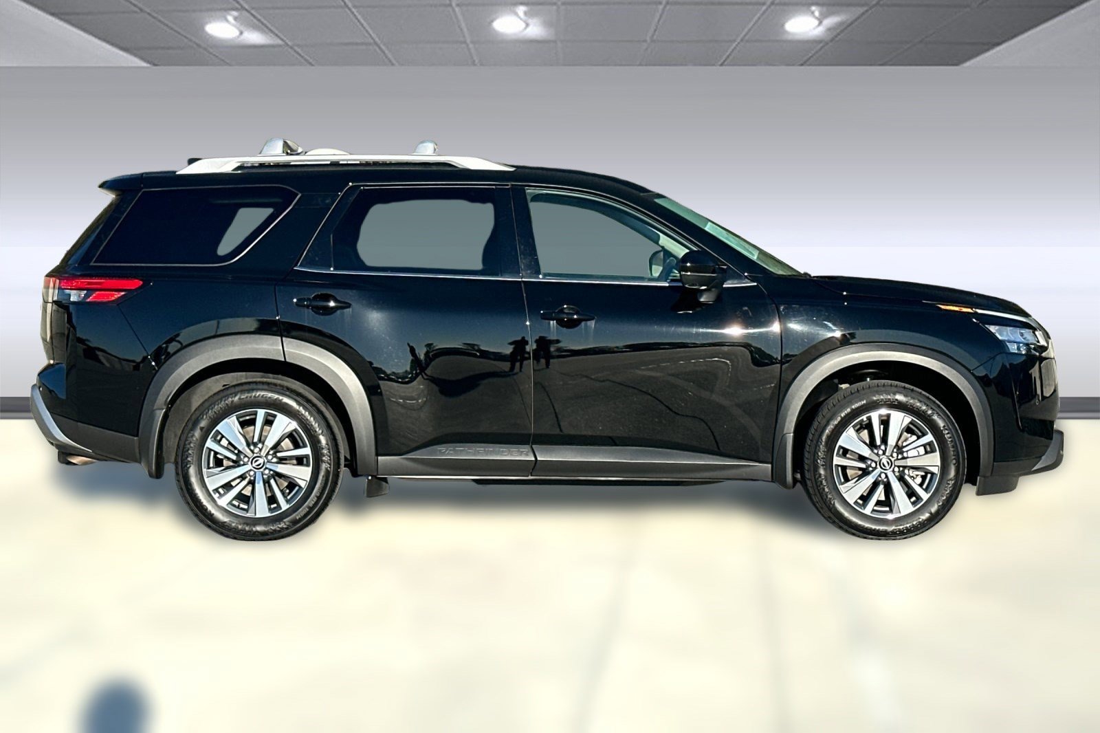 Used 2024 Nissan Pathfinder SL image 8
