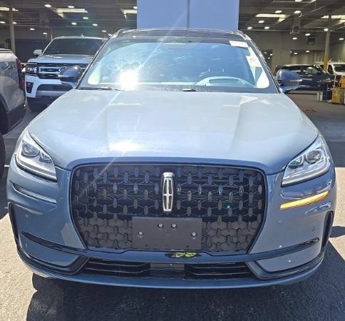 Used 2023 Lincoln Corsair Reserve w/ Equipment Group 202A FWD image 2