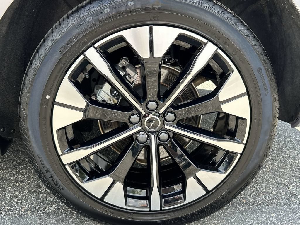 New 2026 Volvo XC60 B5 Plus w/ Protection Package Premier AWD/4WD image 11