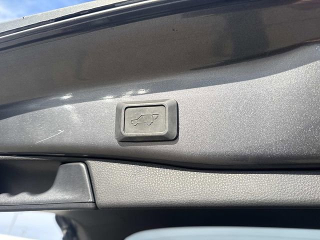 Used 2019 Toyota RAV4 Limited image 8