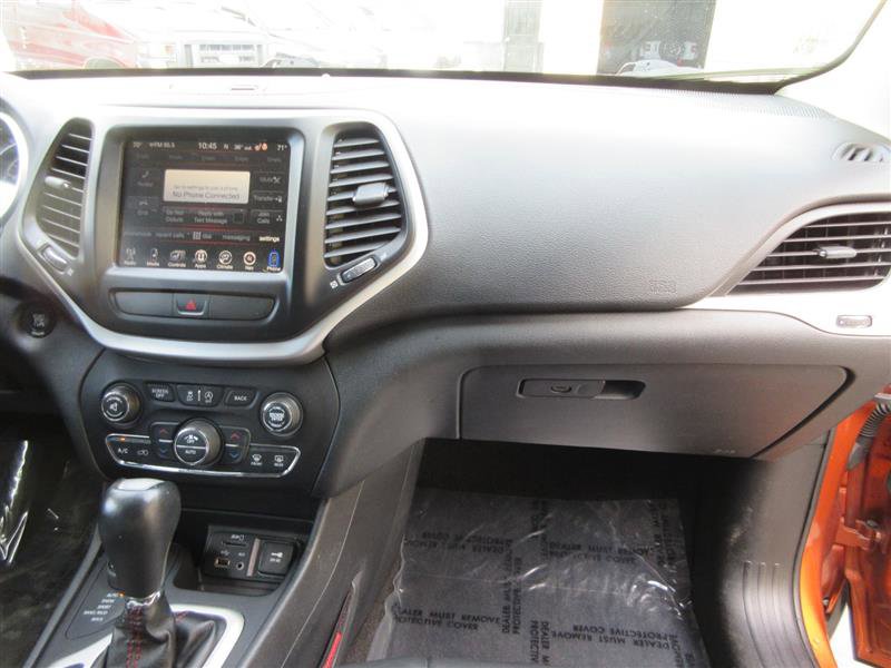 Used 2016 Jeep Cherokee Trailhawk w/ Comfort/Convenience Group image 28