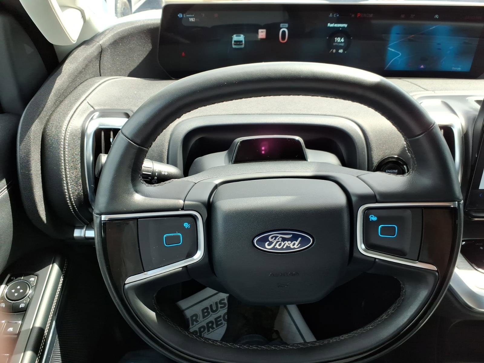 Used 2025 Ford Expedition Platinum AWD/4WD image 26