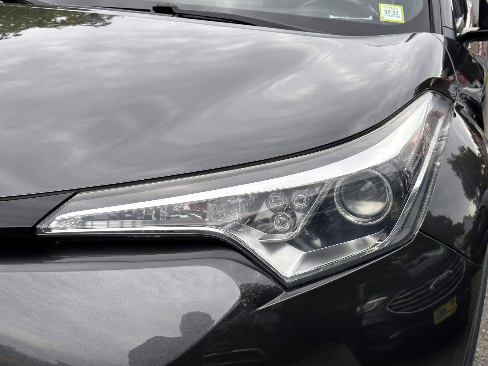 Used 2019 Toyota C-HR XLE FWD image 8