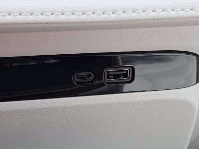 New 2026 Buick Enclave Avenir w/ Super Cruise Package AWD/4WD image 9