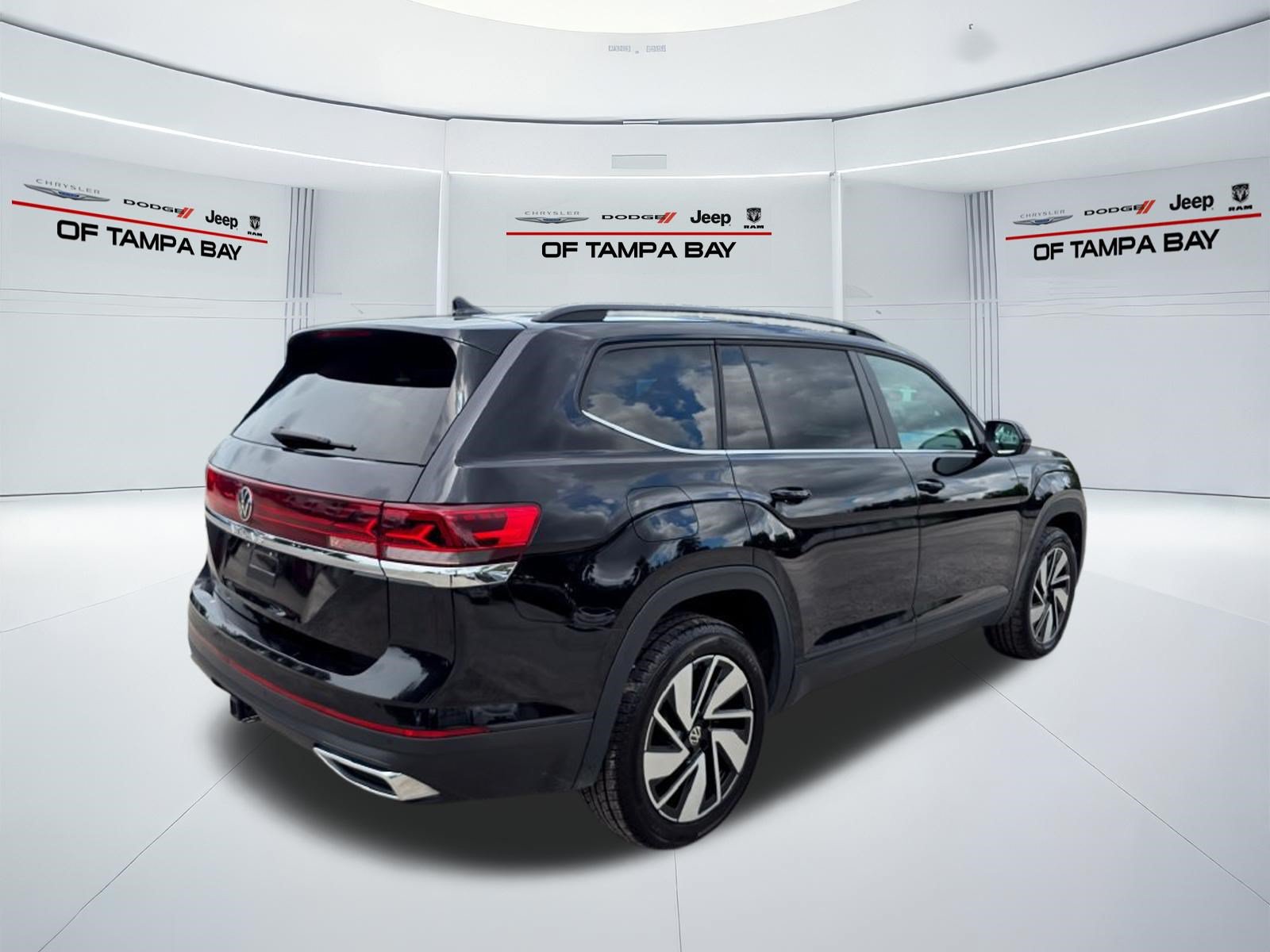 Used 2025 Volkswagen Atlas SE FWD image 6