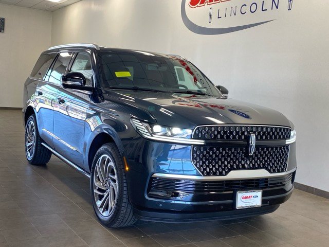 New 2026 Lincoln Navigator Reserve AWD/4WD image 2