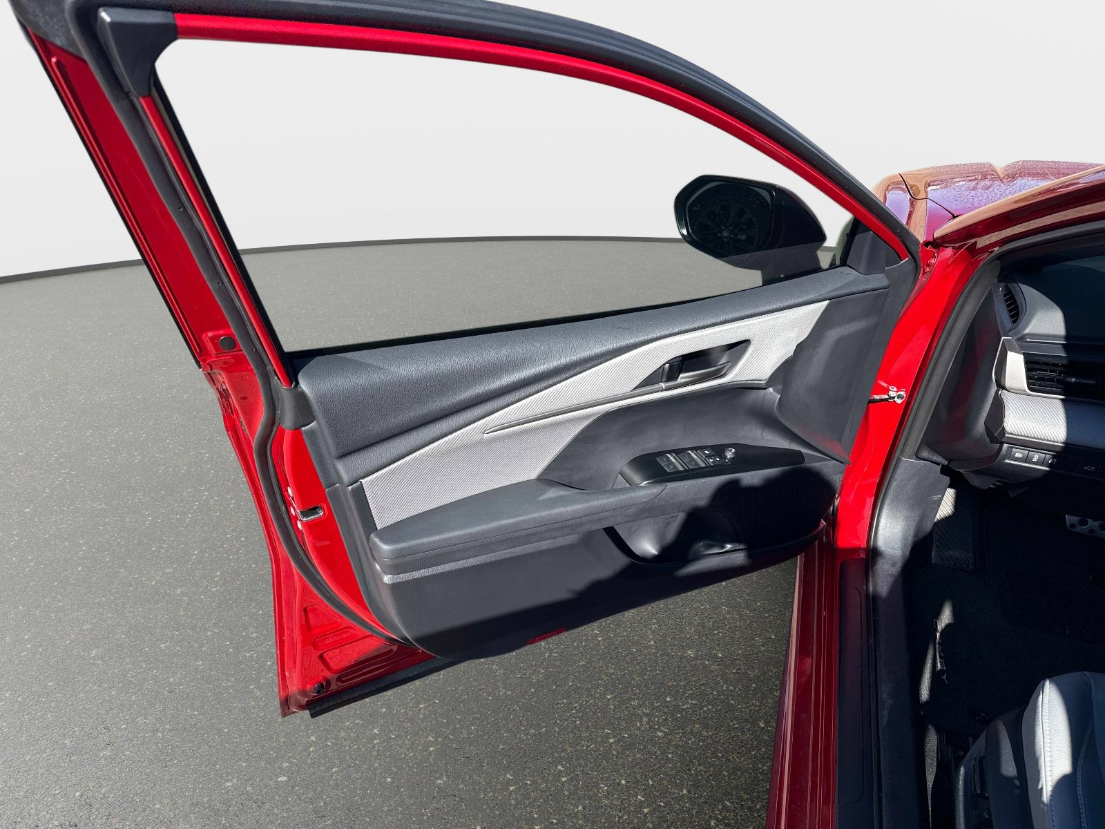 Used 2025 Toyota Camry SE w/ Multimedia Upgrade Package image 17