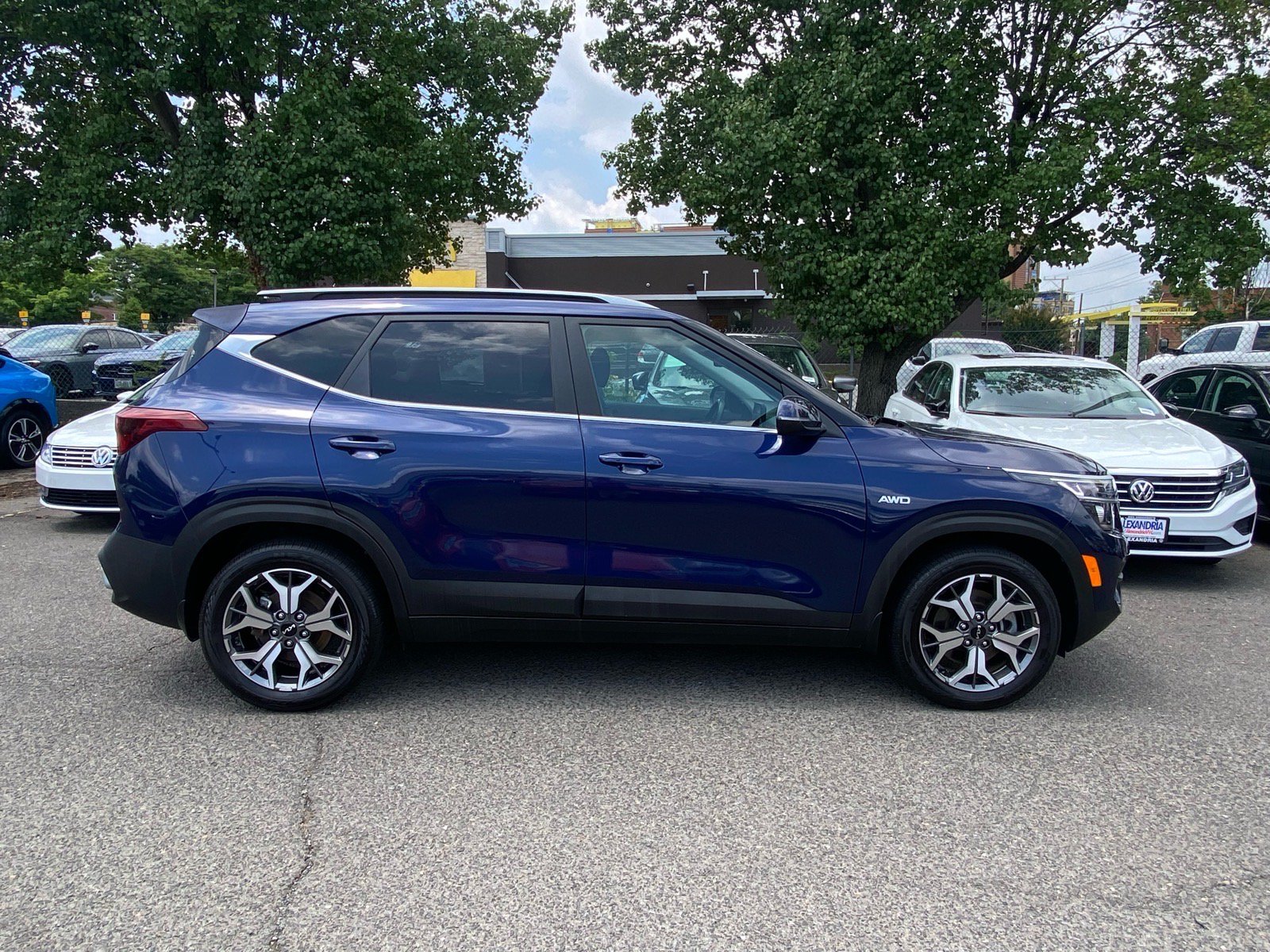 Used 2022 Kia Seltos EX AWD/4WD image 2