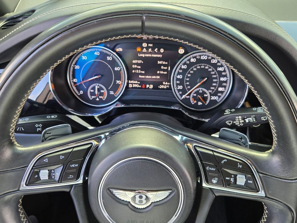 Used 2018 Bentley Bentayga image 26