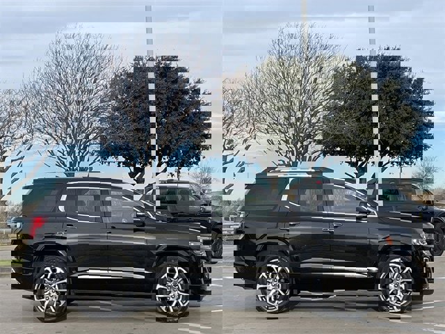 Used 2023 GMC Acadia Denali image 3