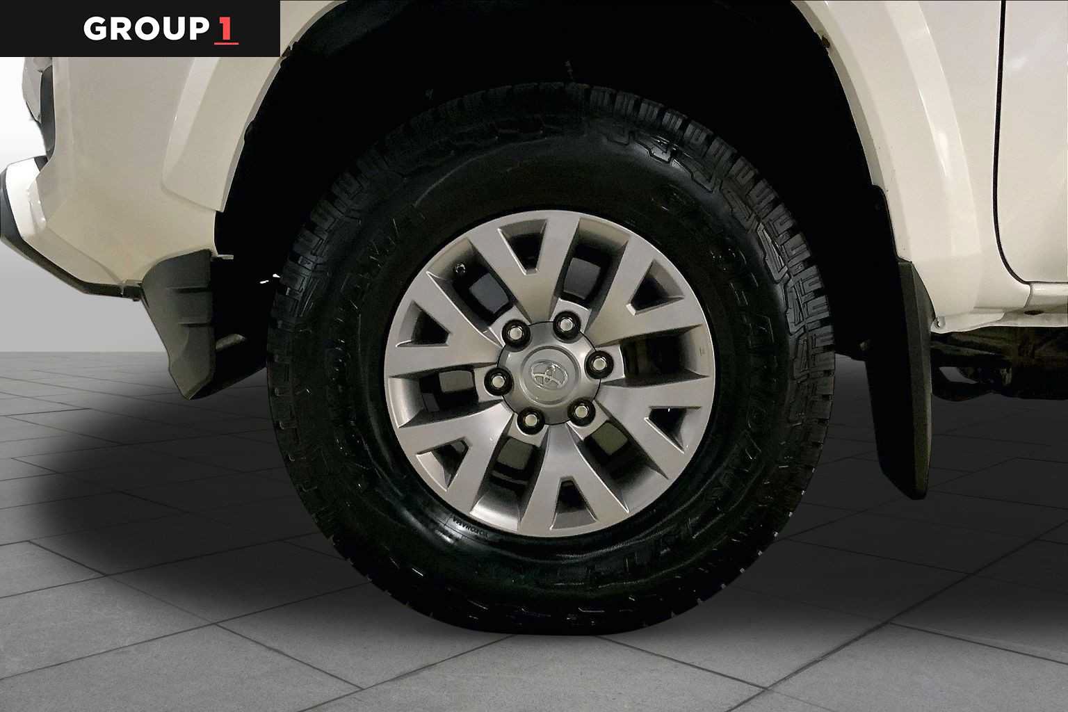 Certified 2017 Toyota Tacoma SR5 w/ Tow Package AWD/4WD image 11