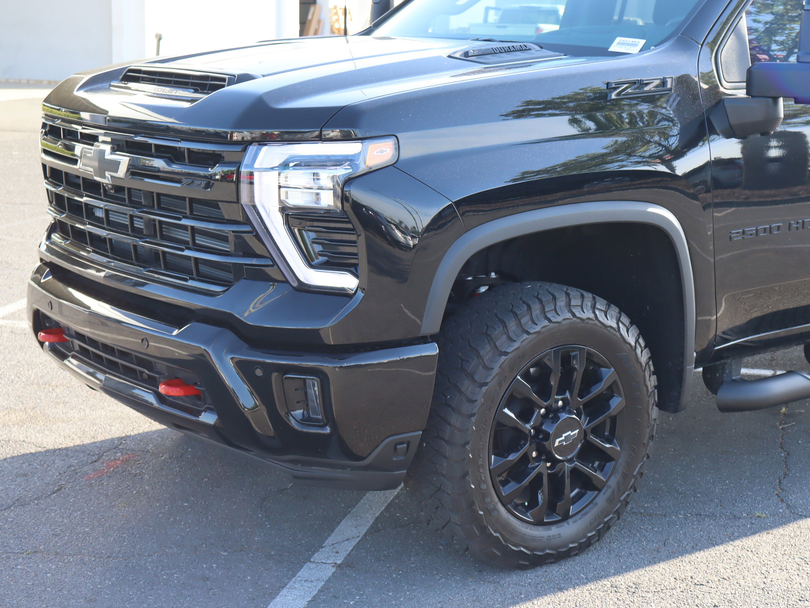 Used 2025 Chevrolet Silverado 2500 LTZ w/ LTZ Plus Package AWD/4WD image 5