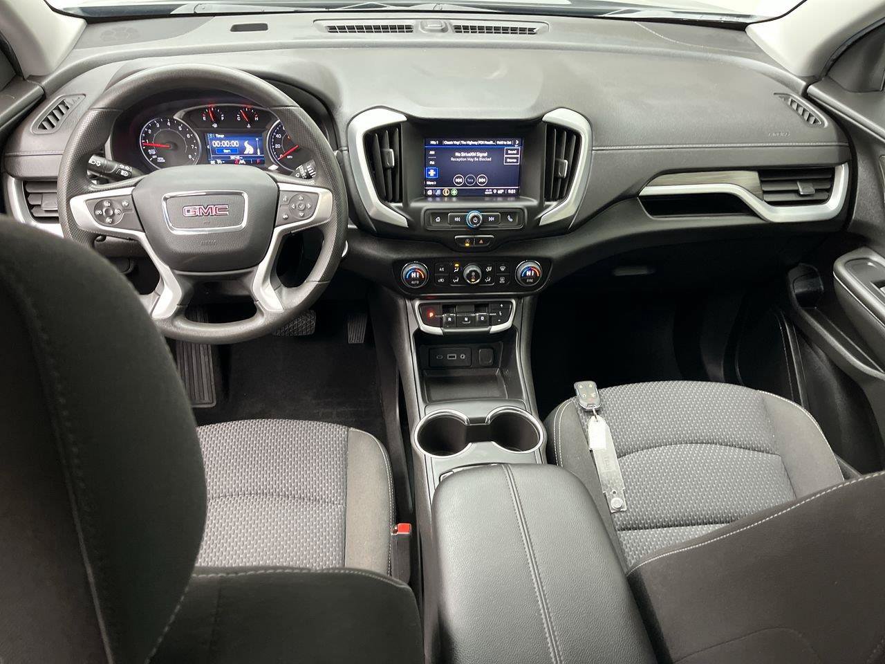 Used 2023 GMC Terrain SLE w/ Driver Convenience Package AWD/4WD image 4