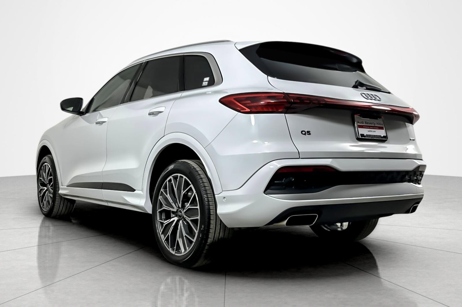 Used 2025 Audi Q5 Premium Plus w/ Premium Plus AWD/4WD image 3