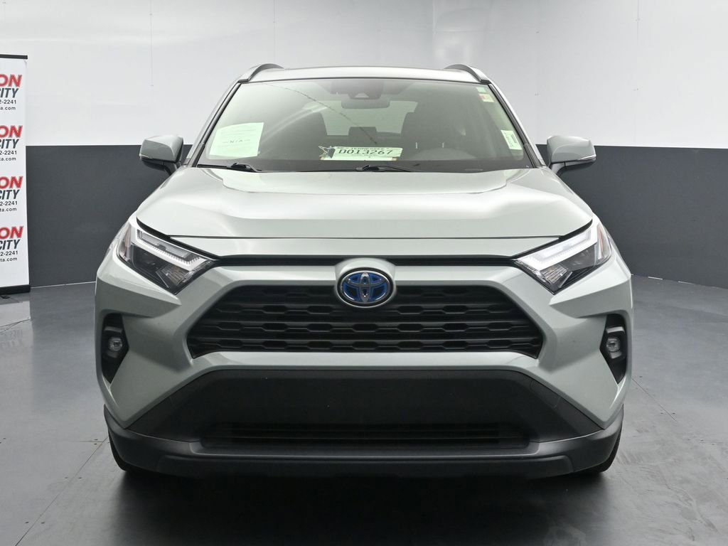 Used 2022 Toyota RAV4 XLE Premium AWD/4WD image 3