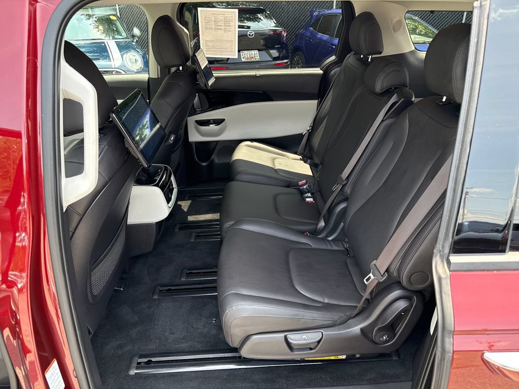 Used 2024 Kia Carnival SX FWD image 10