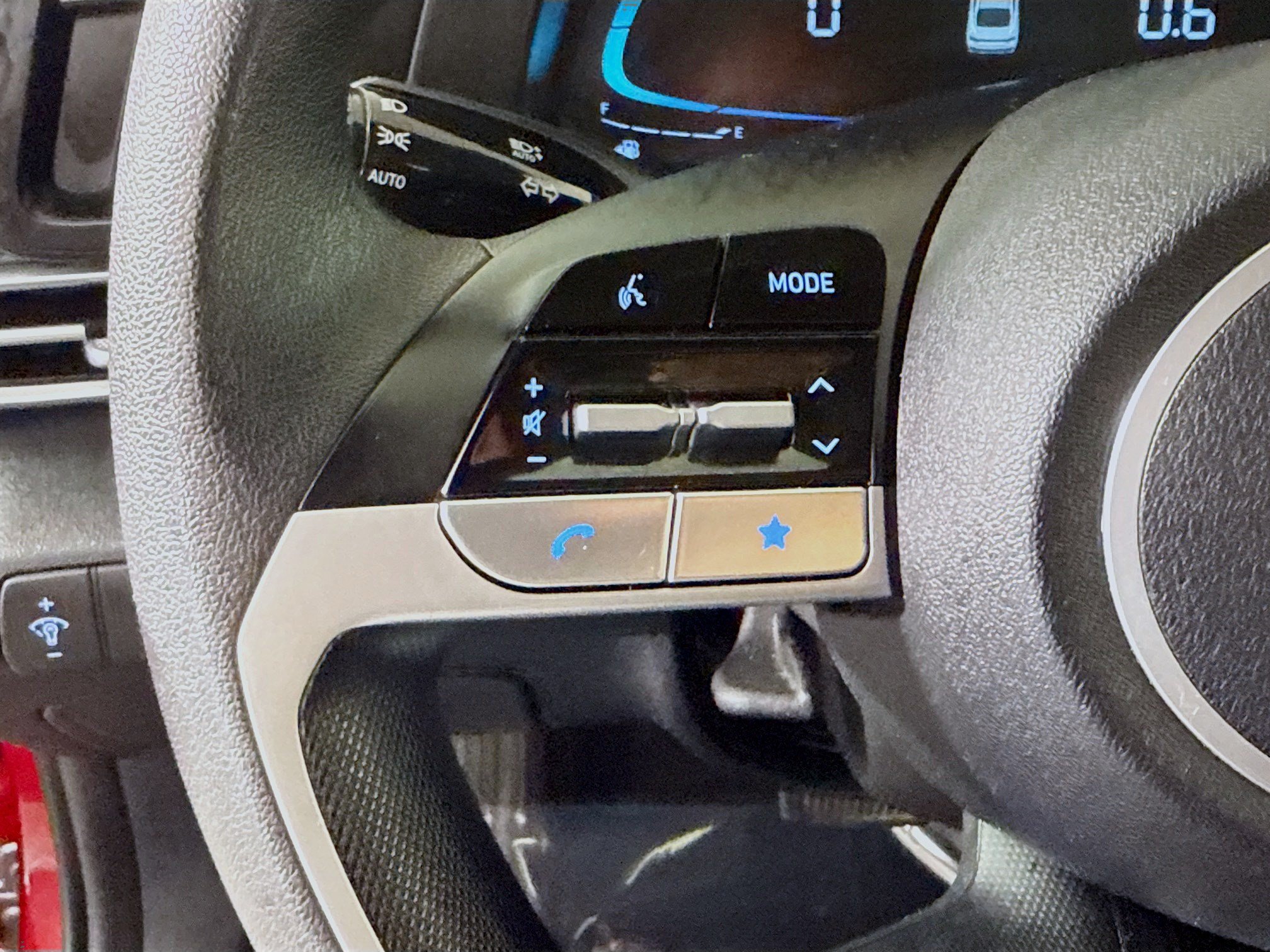 Used 2024 Hyundai Elantra SE FWD image 14