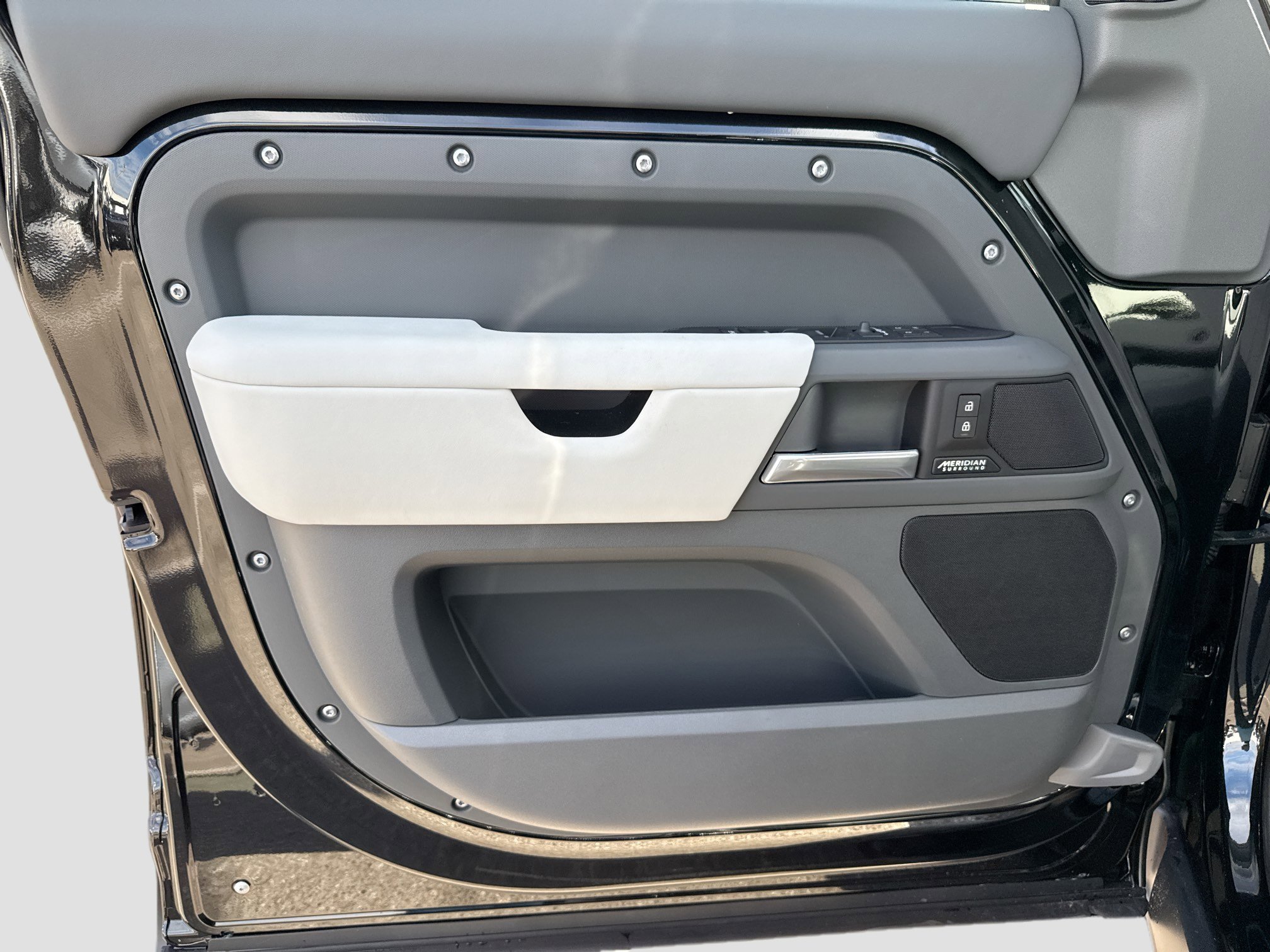 New 2026 Land Rover Defender 110 X-Dynamic SE image 22