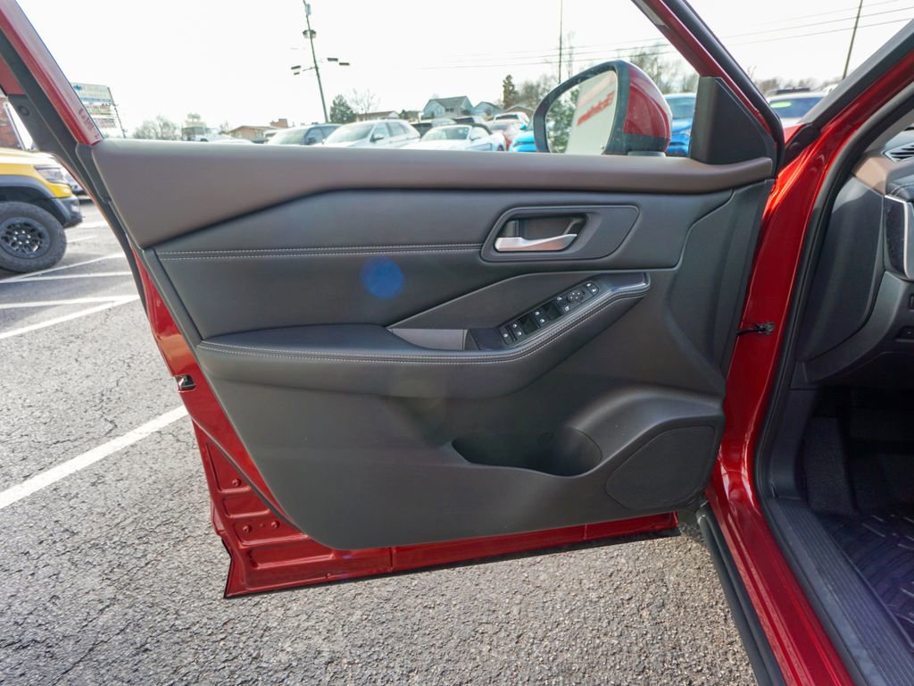 Used 2022 Nissan Rogue SV w/ SV Premium Package image 18