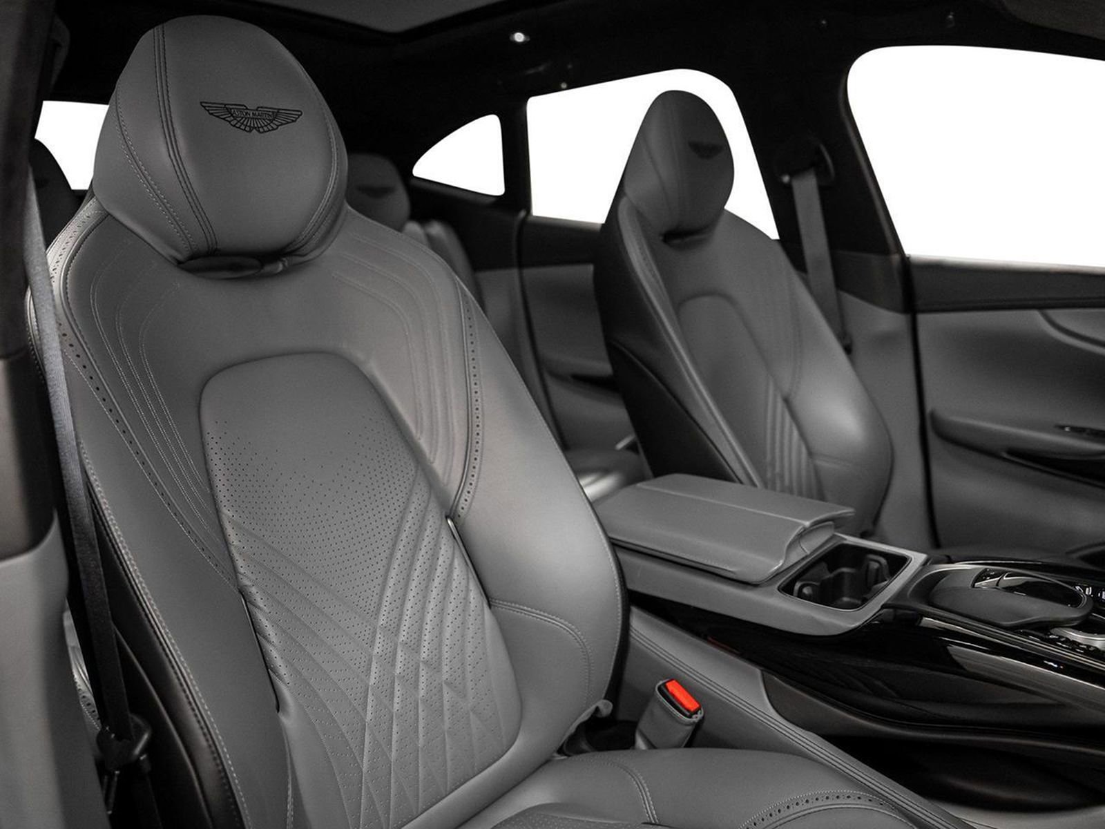 Used 2021 Aston Martin DBX image 33