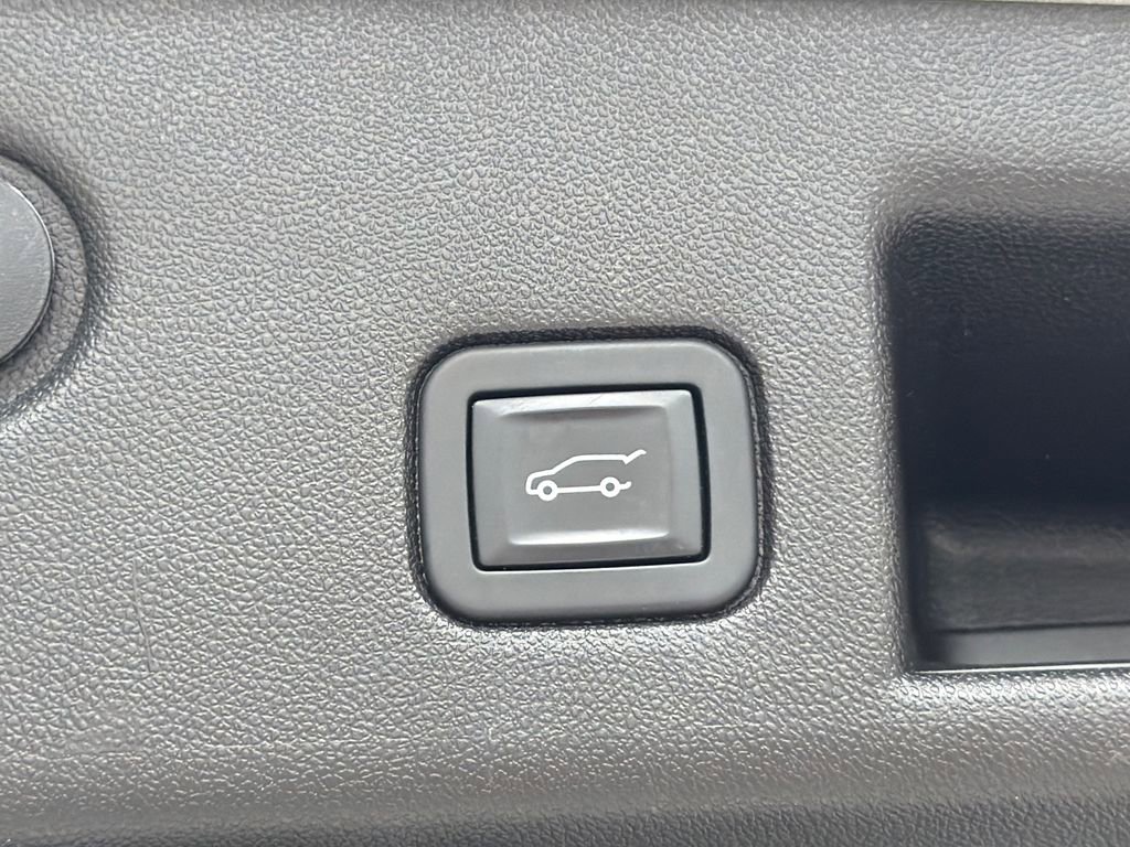 Used 2018 Chevrolet Equinox Premier image 19