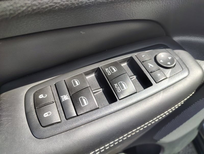 Used 2017 Jeep Grand Cherokee Overland AWD/4WD image 19