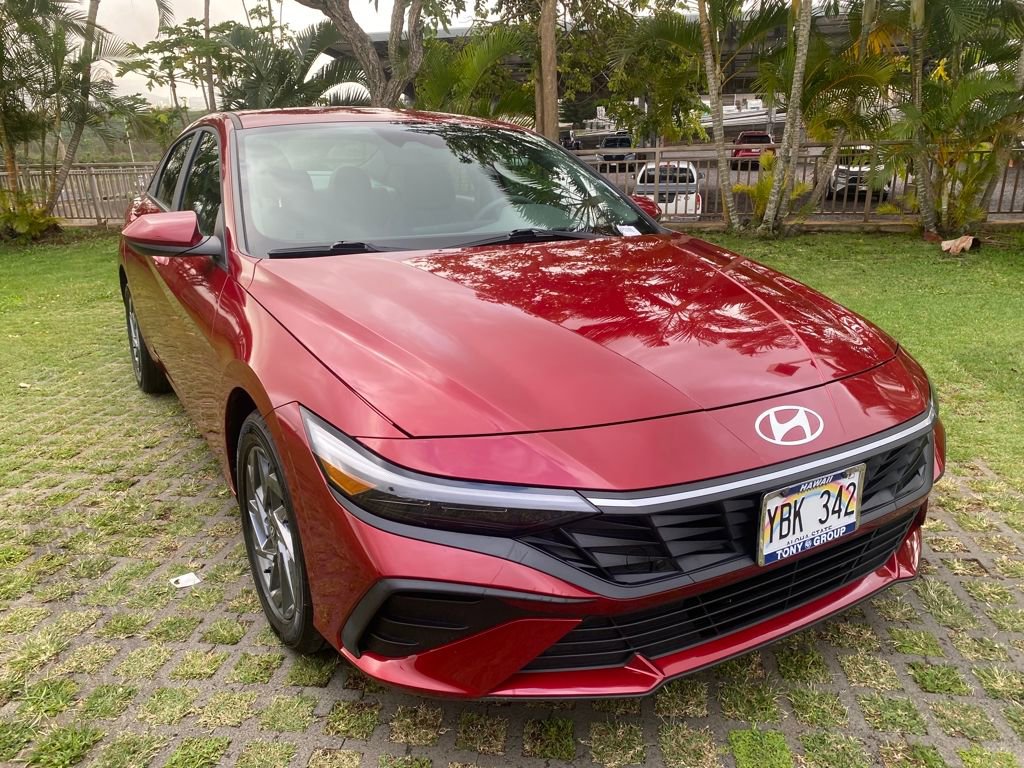 Used 2024 Hyundai Elantra SEL image 1