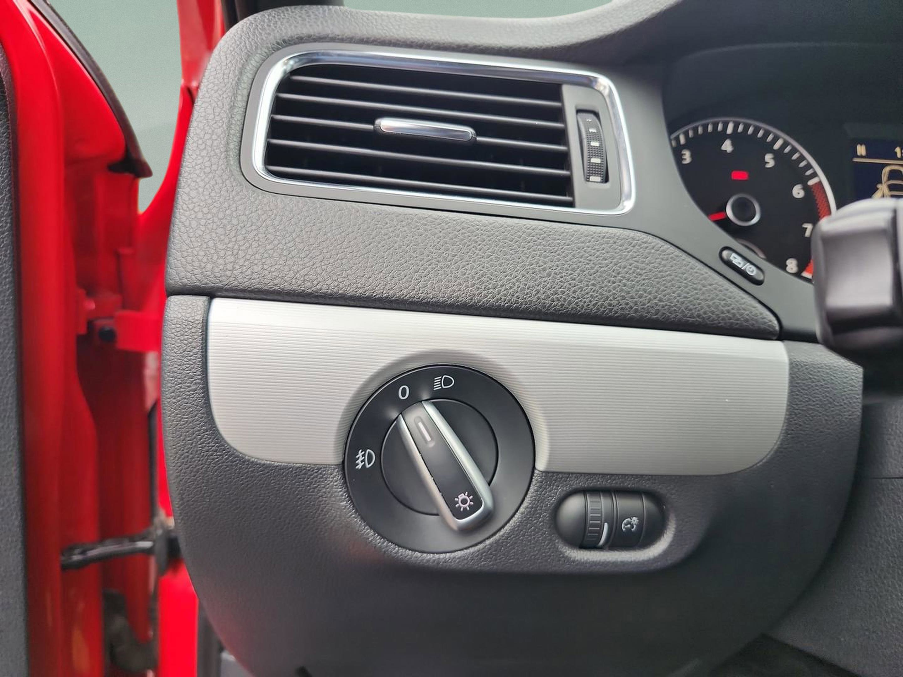 Used 2012 Volkswagen Jetta GLI image 13