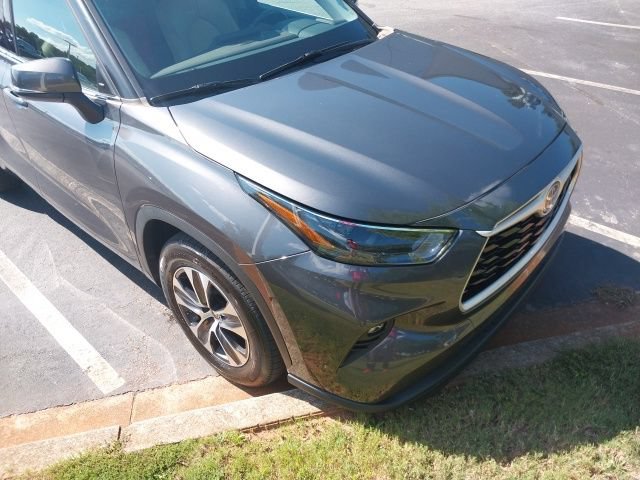 Used 2022 Toyota Highlander XLE FWD image 4