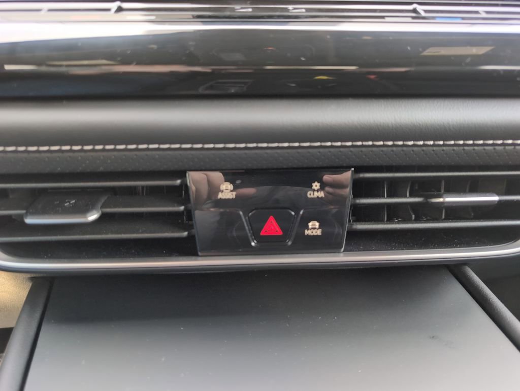 Used 2025 Volkswagen Atlas Cross Sport SE image 22