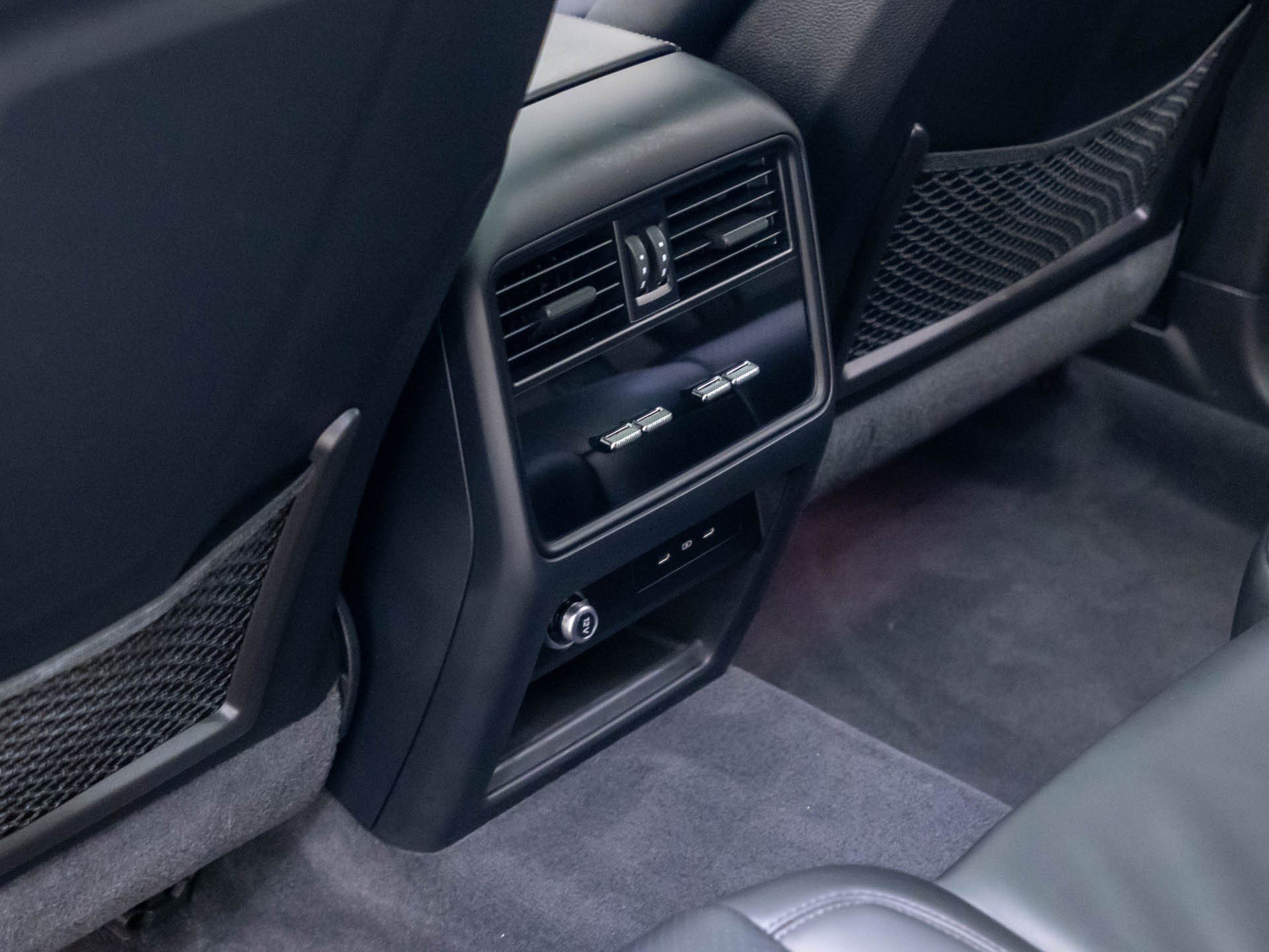Certified 2024 Porsche Cayenne Coupe AWD/4WD image 19