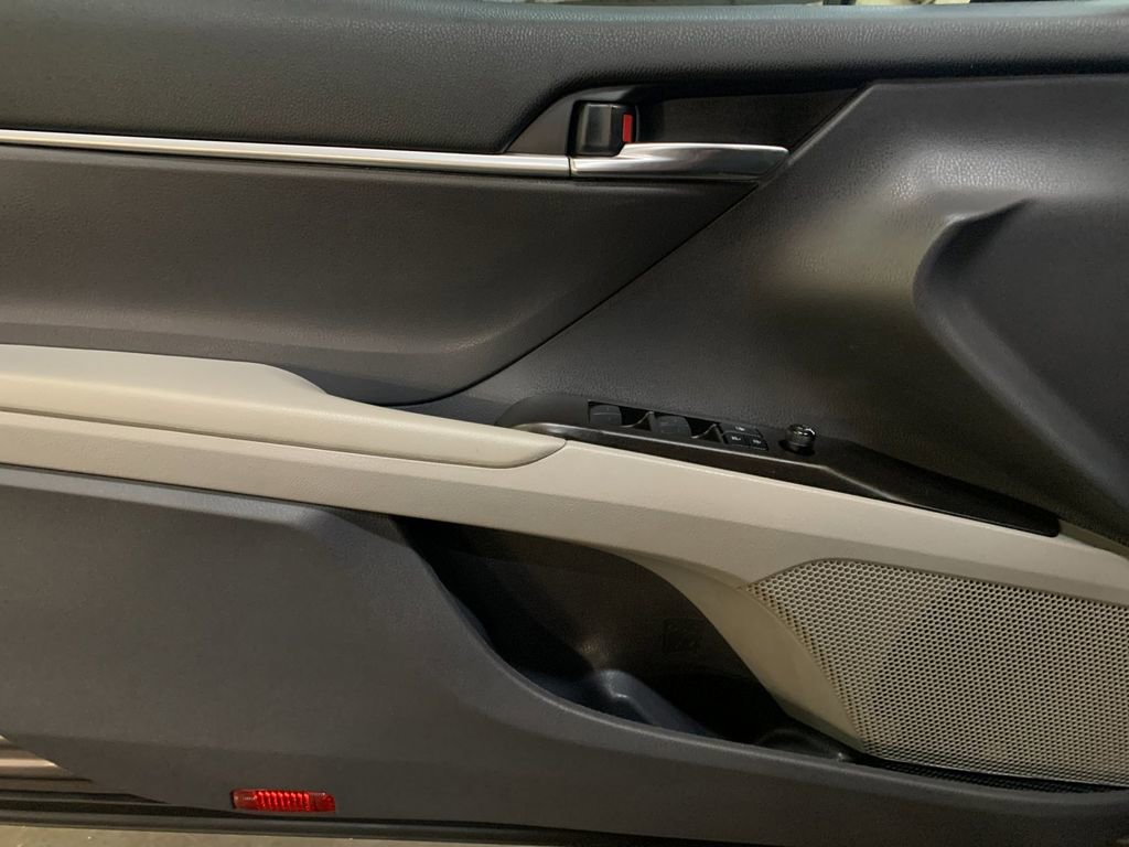 Used 2023 Toyota Camry SE w/ Blackout Package (TMS) image 11