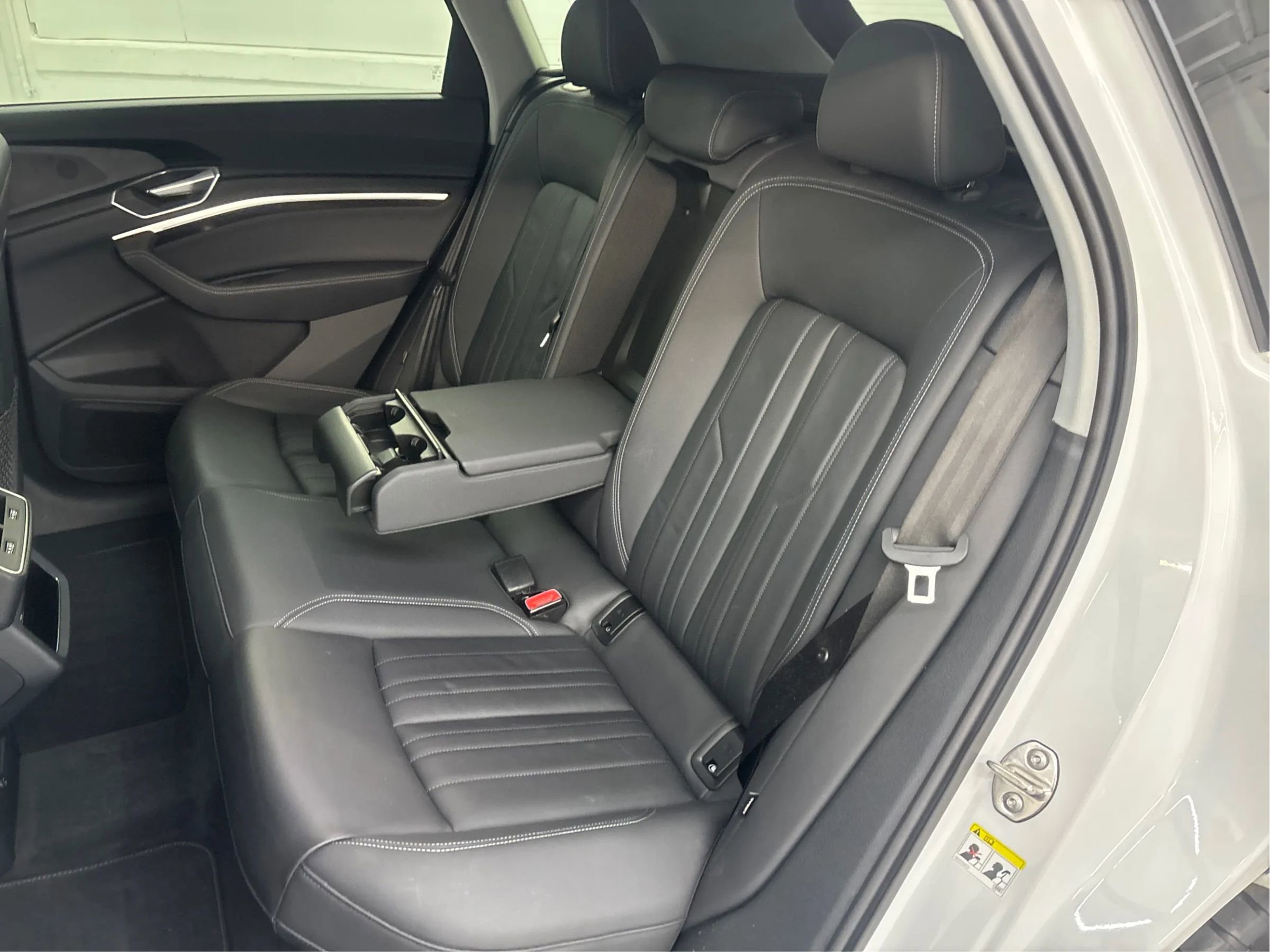 Used 2022 Audi e-tron Premium w/ Convenience Plus Package AWD/4WD image 14