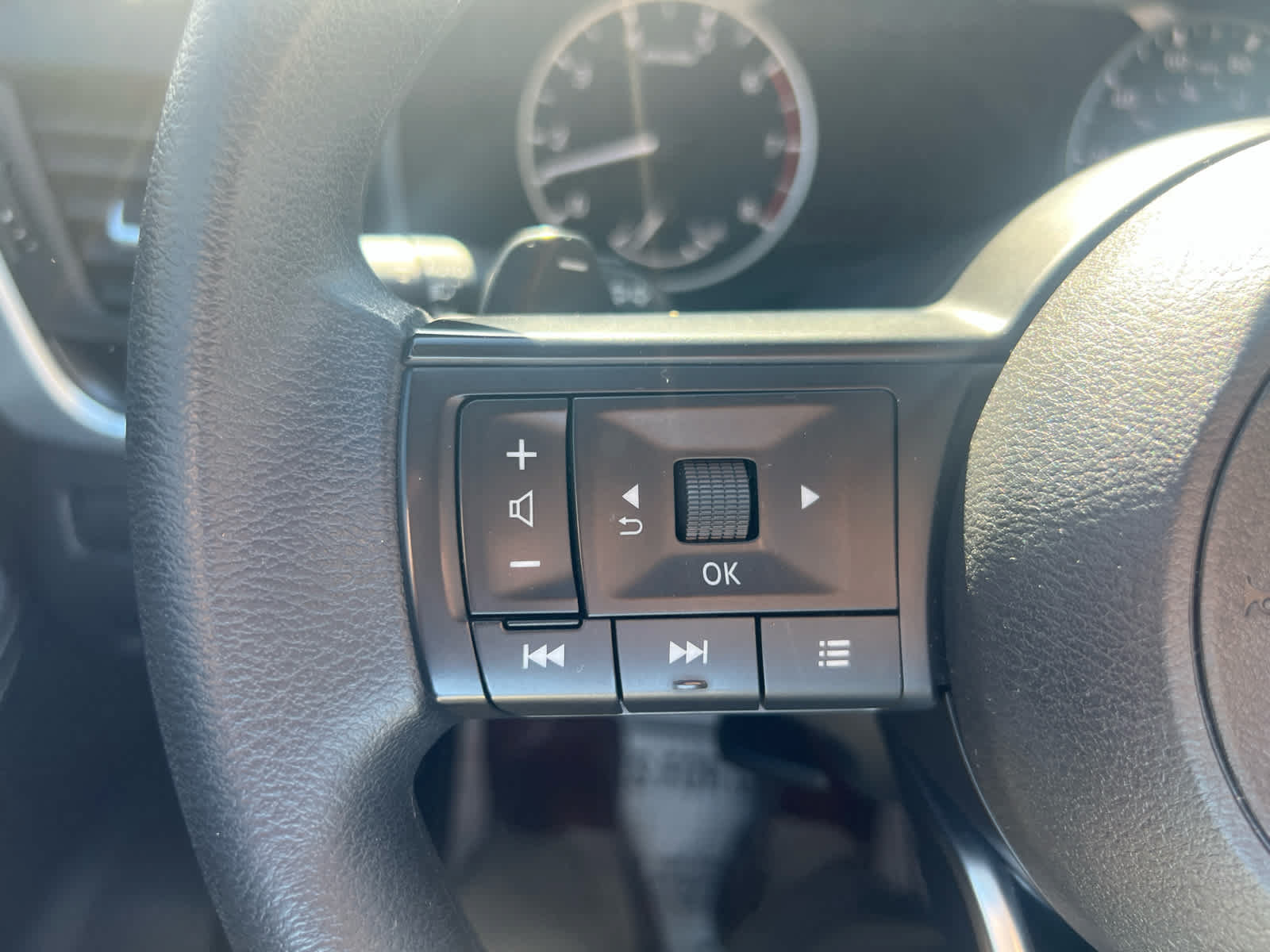 Used 2024 Nissan Rogue SV AWD/4WD image 16