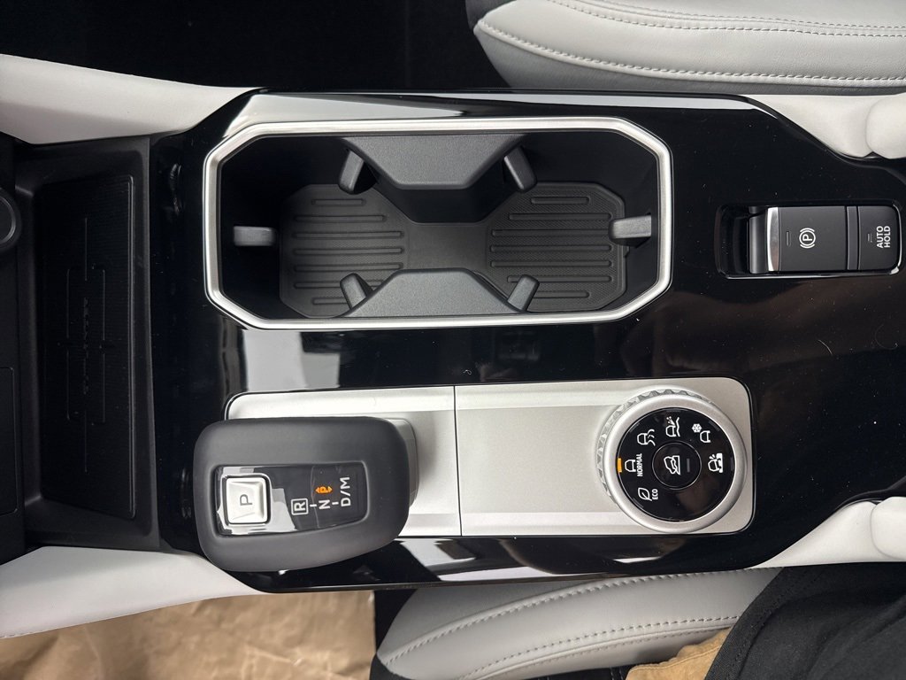 New 2025 Mitsubishi Outlander SE image 25