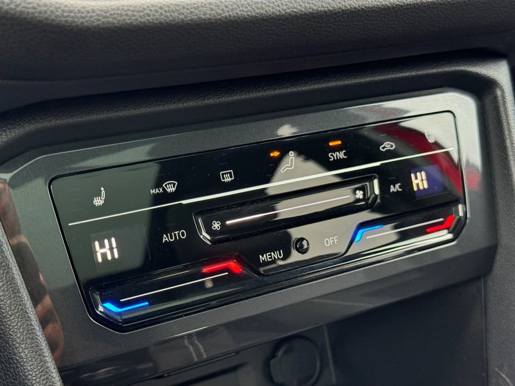 Used 2024 Volkswagen Tiguan SE R-Line image 16