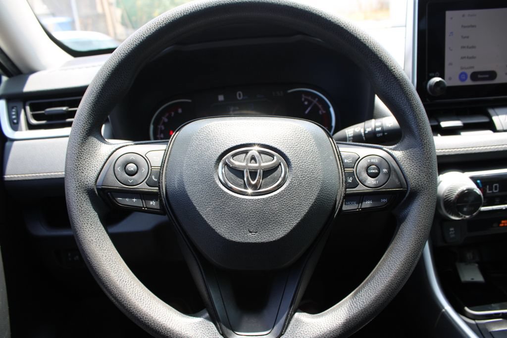 Used 2024 Toyota RAV4 XLE AWD/4WD image 27