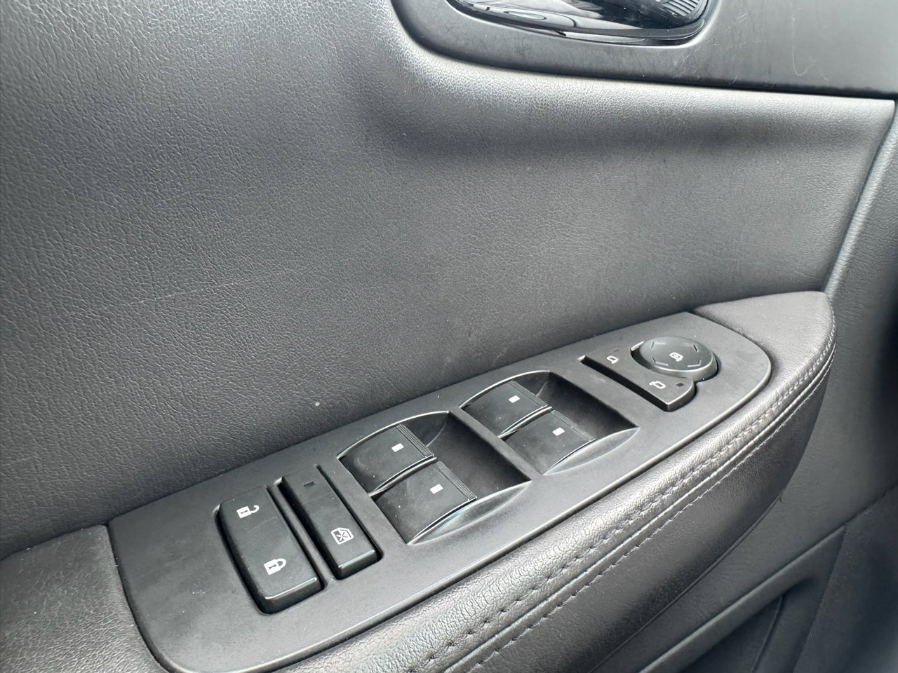 Used 2011 Cadillac DTS Limousine image 40