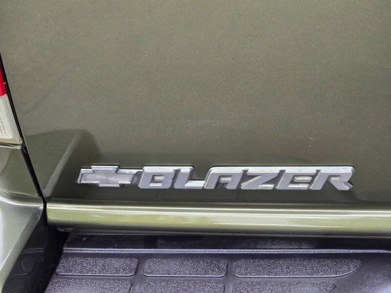 Used 2001 Chevrolet Blazer LT AWD/4WD image 2