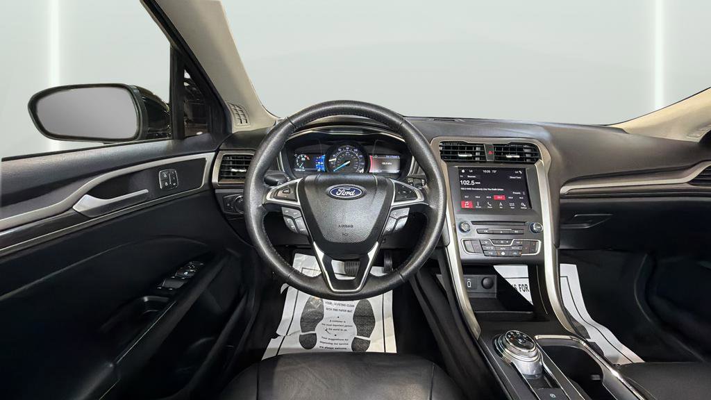 Used 2018 Ford Fusion SE w/ Fusion SE Technology Package image 16