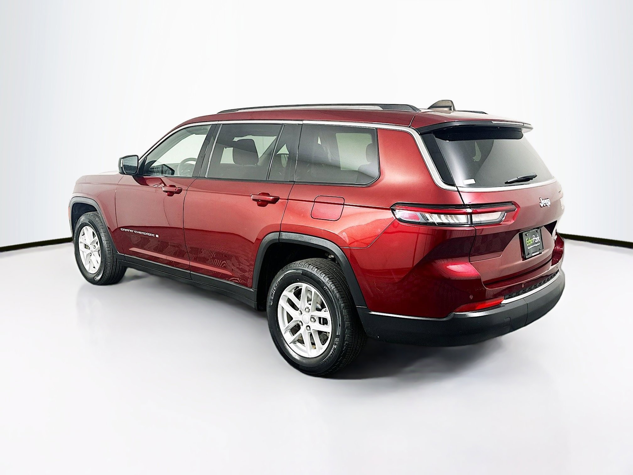 Used 2023 Jeep Grand Cherokee L Laredo image 5
