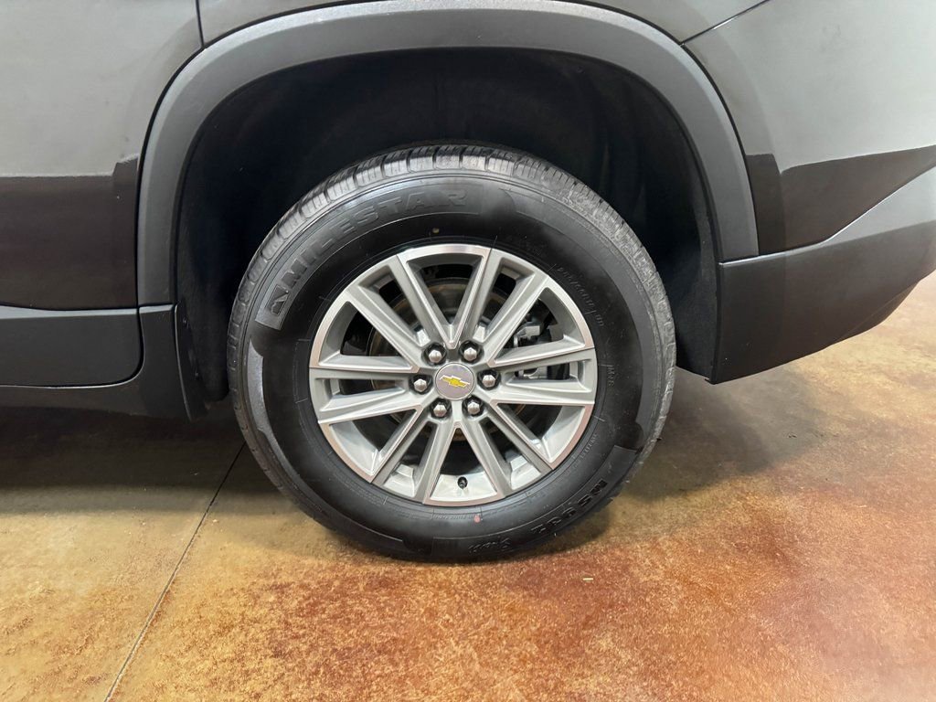 Used 2023 Chevrolet Traverse LT image 97