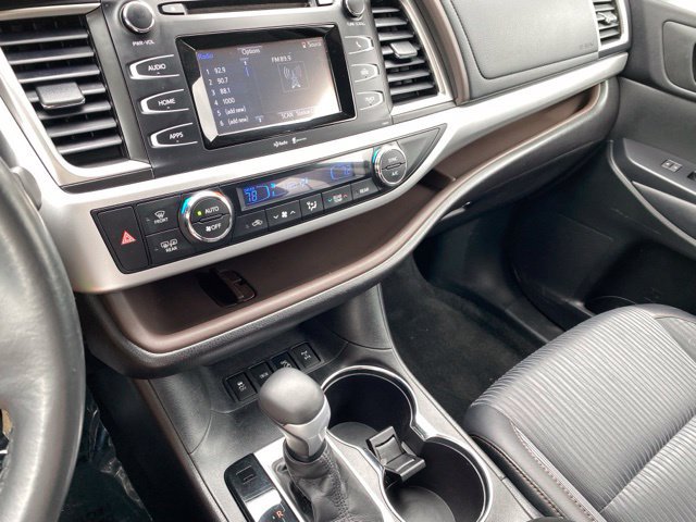 Used 2014 Toyota Highlander Plus AWD/4WD image 18