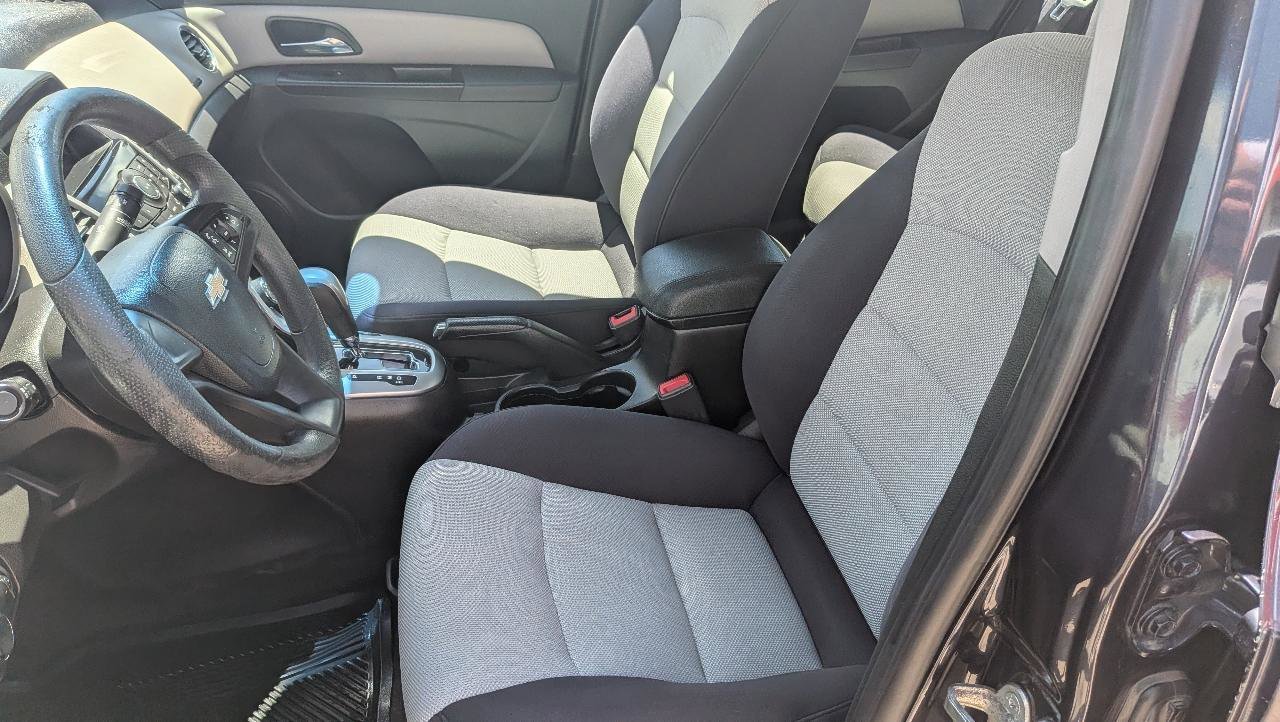 Used 2014 Chevrolet Cruze LS FWD image 9